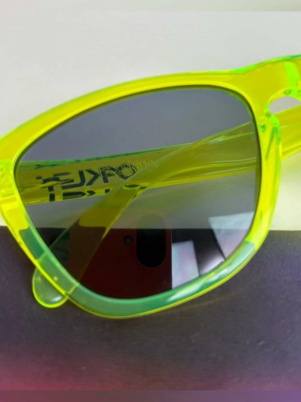 OAKLEY Frogskins Acid Rain Collection 24-249 Green